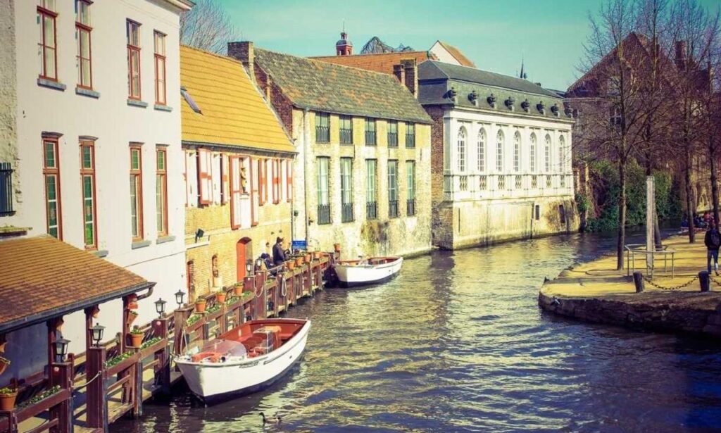 how should zahongdos eyeliner be worn